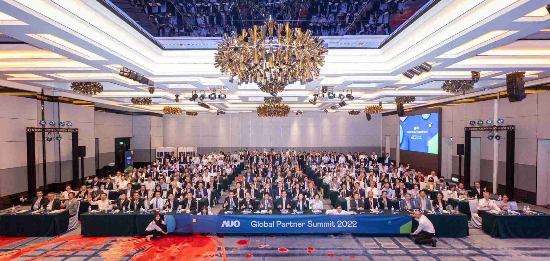 友達推動「安心、、、創新、、、、用心、、、同心、、盡心」五星職旅，，，，為菲籍員工打造全方位照護，，首度贏得「人權實踐與發展領袖獎」殊榮