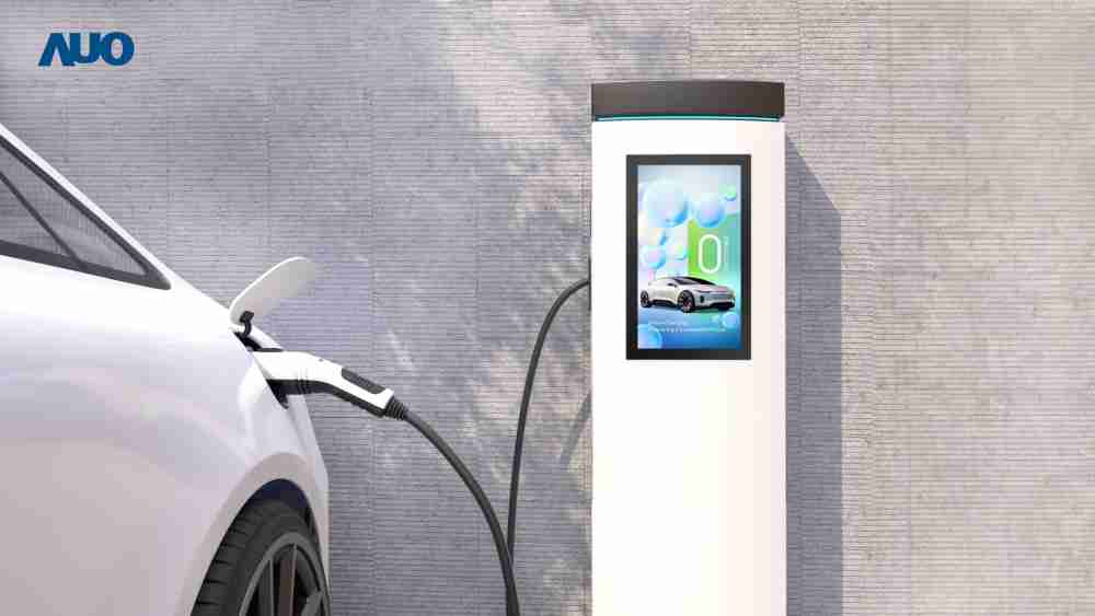 友達〝EVSE車用充電樁解決方案〞專為電動汽車充電樁設計，，，具有高亮度、、克服戶外艱難環境的耐溫、、耐紫外線等特性，，並搭載散熱性及擴充性強的高效能工業電腦，，可實現人機互動訴求，，，，如資訊顯示、、支付等應用