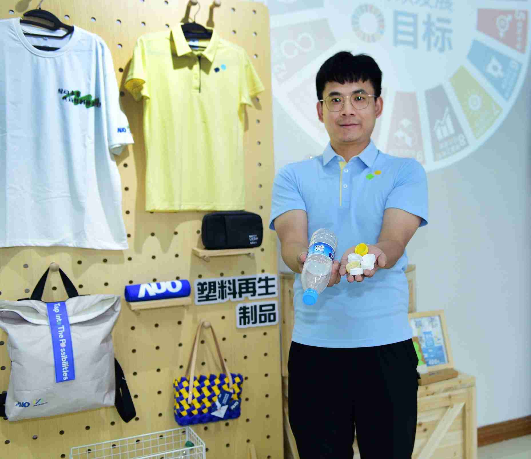 「2024智慧z6mg·人生就是博展」永续发展馆中，，，，展示z6mg·人生就是博厦门驱动永续发展之成果，，包含将厂内废弃物再制为实用物品，，将永续发展理念深植于员工生活日常实践